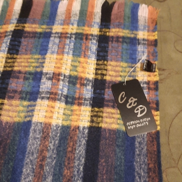 Butter soft multi color scarf/wrap. Nwt - Picture 4 of 4